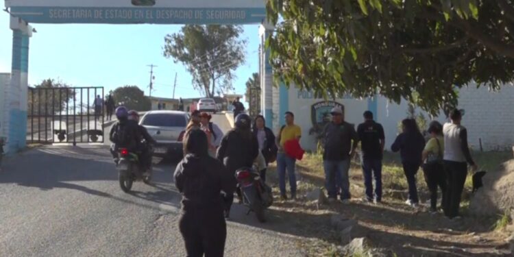 ¿Los dejaron sin chamba Empleados del 911 no es dejado entrar a sus instalaciones por no estar en listados oficiales