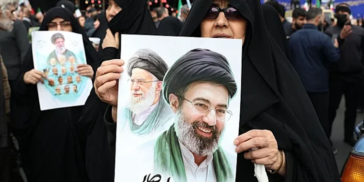 Estados Unidos afirma que el nuevo líder supremo iraní está herido y «probablemente desfigurado» tras los ataques