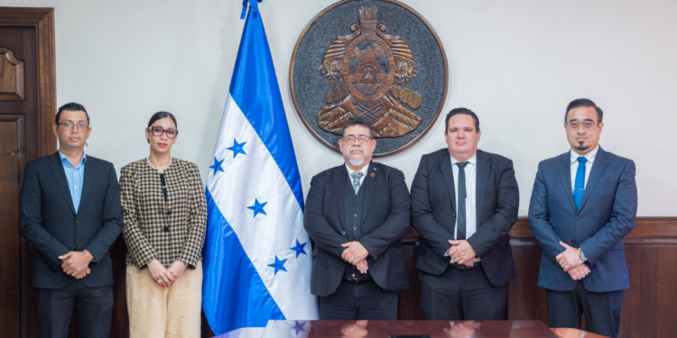 Ministro Emilio Hércules juramenta Comisión Técnica Liquidadora que “pasará la escoba azul” a empleados de instituciones suprimidas