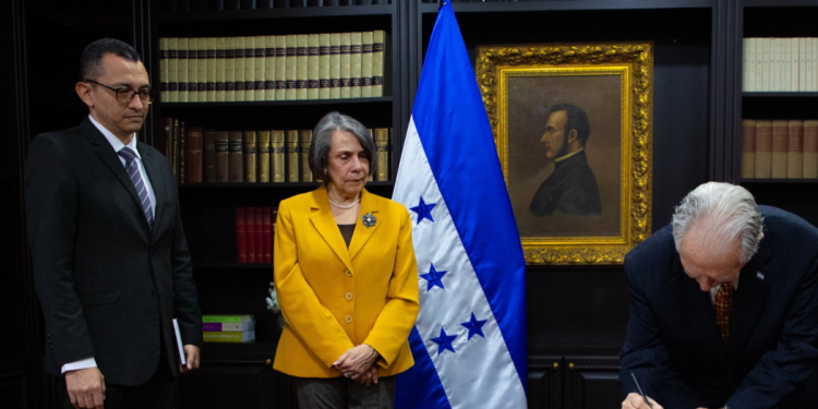 Honduras acredita a Francisco Zepeda Andino como embajador ante la hermana República de Nicaragua