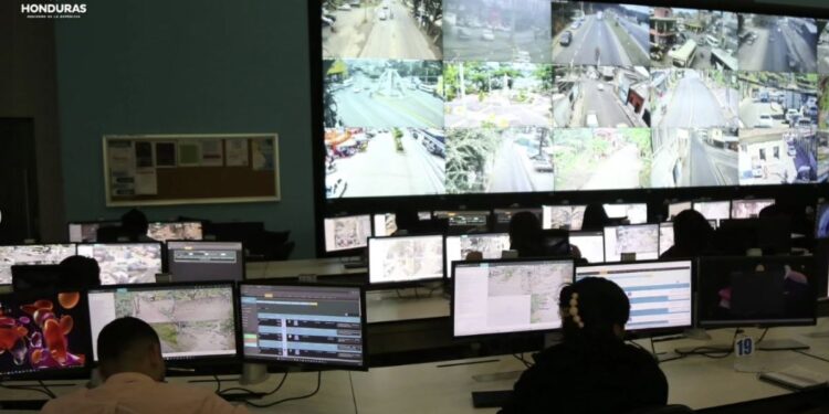 ¡A la carrera! Exministra Cerna pidió crear 1,571 plazas en el Sistema 911 a siete días de dejar su cargo