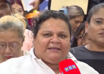 “Ahora el familión es azul”: Mercedes Saravia convoca a movilizaciones para exigir “chamba” para las bases