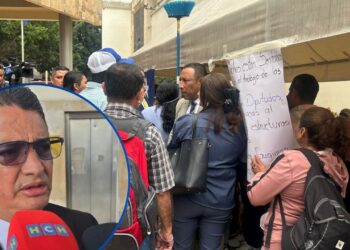Bases “cachurecas” llegan al CN a exigir “chamba”; secretario pide un compás de espera