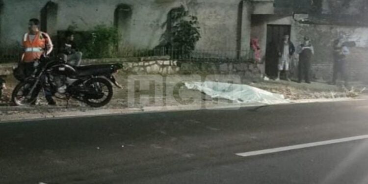 Brutal choque entre motos cobra una vida en bulevar FFAA | Móvil Emergencia TGU