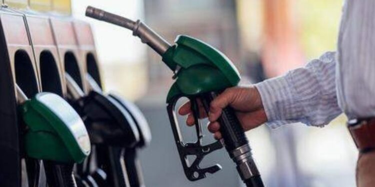 El Salvador y Panamá tienen los precios de combustibles más baratos de Centroamérica; Honduras se ubica en tercer lugar