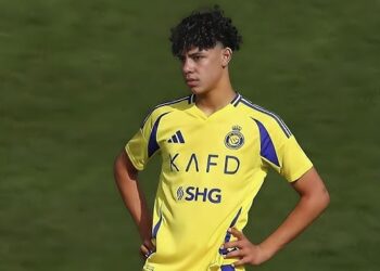 ¡Se calentó! Cristiano Jr. salió bravo tras ser sustituido en un partido de las inferiores del Al-Nassr