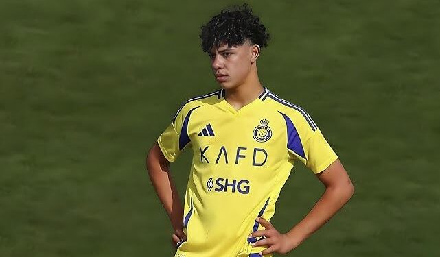¡Se calentó! Cristiano Jr. salió bravo tras ser sustituido en un partido de las inferiores del Al-Nassr