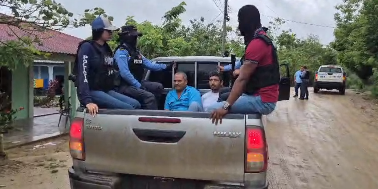 Desmantelan banda que se dedicaba a expropiar tierras en Colón, según la Policía