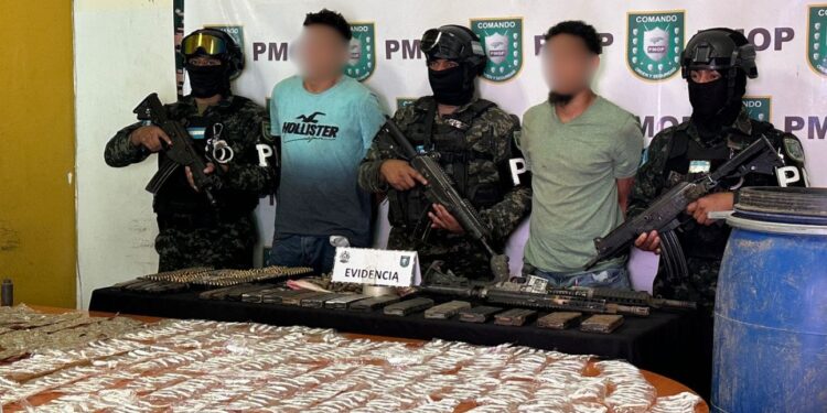 En posesión de AR-15 y droga valorada en un millón de lempiras cae “El Chele” y “El Negro 506” en SPS