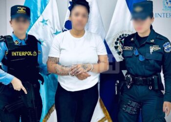 Honduras entrega a supuesta extorsionadora pedida por El Salvador