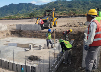 Hospital del Sur bajo la lupa: Más de 250 “albañiles” chinos que entraron sin visa, buscan quedarse como “empresarios”