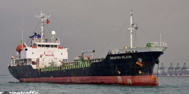 Buque ATHE NOVA atacado en el estrecho de Ormuz, no está autorizado para portar la bandera hondureña según la Marina Mercante