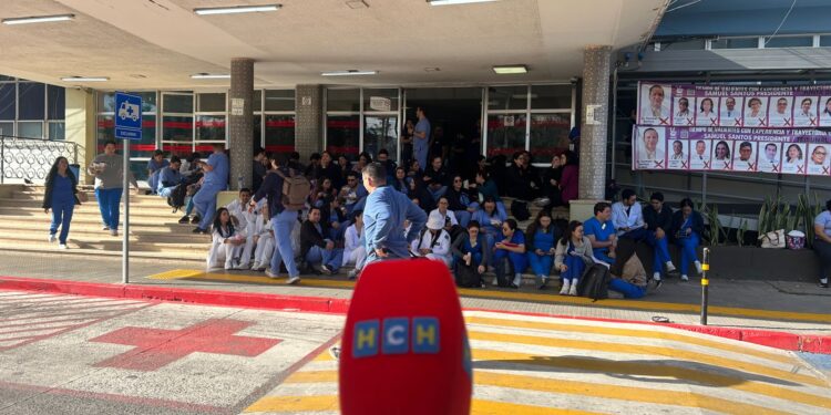 En huelga permanecen Médicos Residentes con diversas exigencias al gobierno
