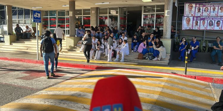 ¡Acuerdo firmado, huelga intacta! Médicos residentes siguen en paro, pese a compromiso de pago de SESAL
