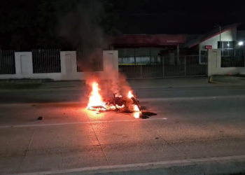 Moto quedó “achicharrada” tras accidente en barrio Santa Anita | Móvil Emergencia SPS