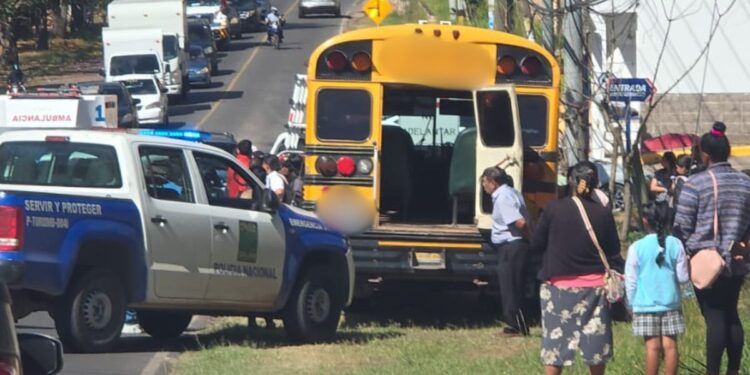 ¡Lamentable! Conductora de moto perece arrollada por bus en El Chimbo