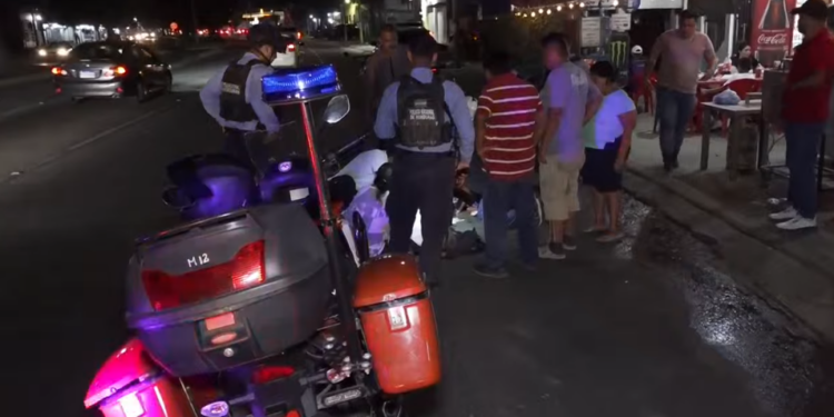 Mujer sobrevive a embestida de carro “fantasma” | Móvil Emergencia SPS