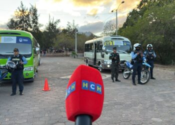 Policías que estaban asignados a altos funcionarios custodiarán buses de la UNAH