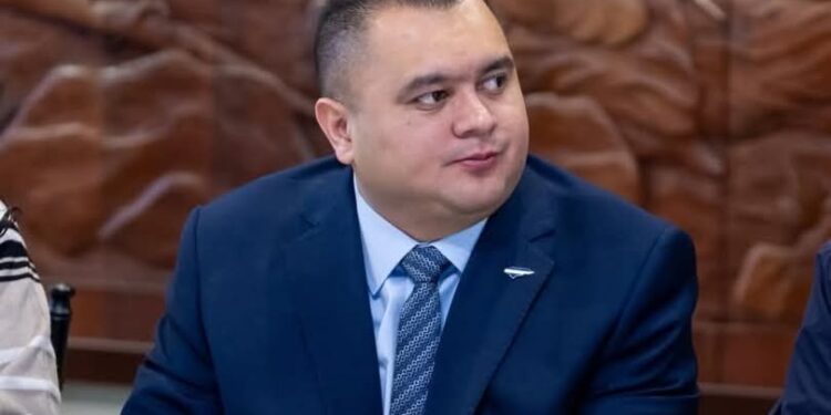 Secretario de la Presidencia asegura que el Gobierno se pondrá al día con salarios atrasados la próxima semana