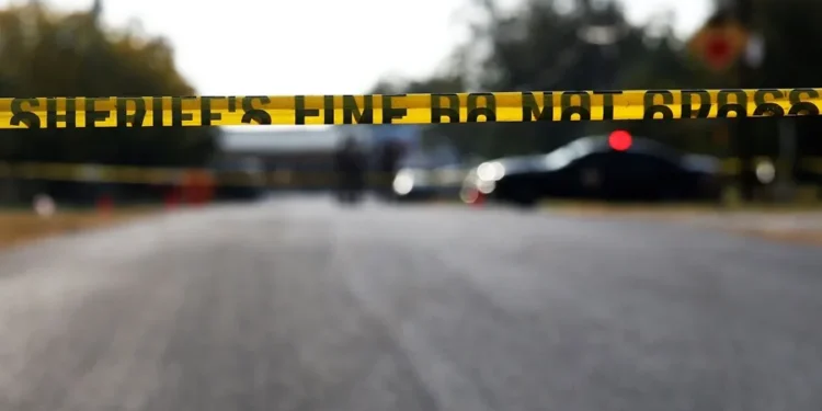 Un hombre muere en un tiroteo con la policía tras impactar un vehículo en una sinagoga de Estados Unidos