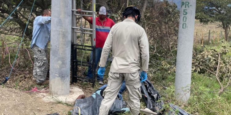 Técnico perece electrocutado en poste de la carretera a Olancho | Móvil Emergencia TGU