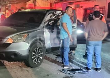 Conductora lesionada tras volcar en colonia 21 de febrero | Móvil Emergencia TGU