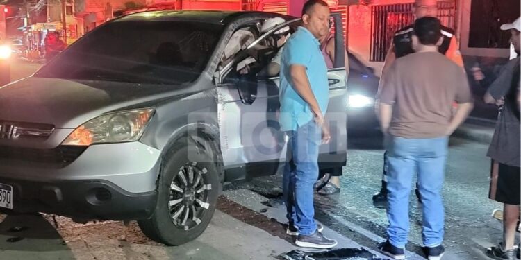 Conductora lesionada tras volcar en colonia 21 de febrero | Móvil Emergencia TGU