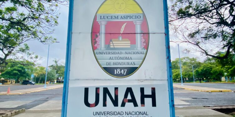 UNAH reclama transferencias estatales para pagar salario-beca a residentes