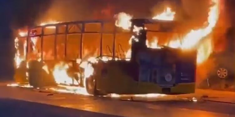 Seis muertos en un incendio intencionado en un autobús en el cantón suizo de Friburgo