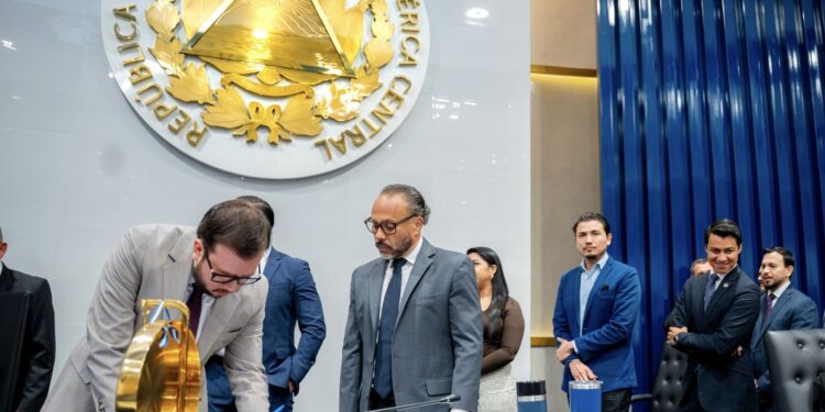 Asamblea Legislativa aprueba reforma constitucional para habilitar cadena perpetua en El Salvador