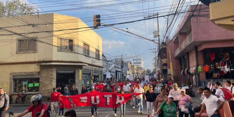 Sindicatos de trabajadores se dirigen a los bajos del Congreso Nacional con un “Rosario” de peticiones