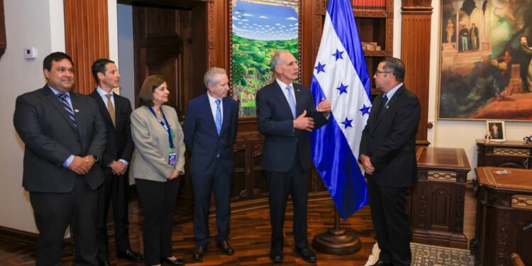 Gobierno de Honduras y DOLE impulsan alianza estratégica para convertir Puerto Castilla en un motor de crecimiento y empleo en el Caribe