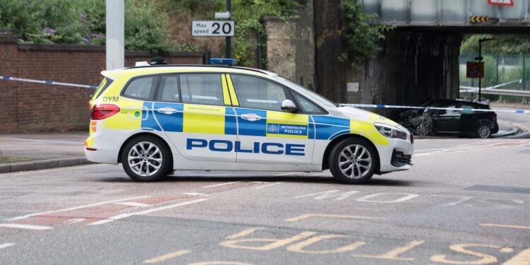 Al menos 20 personas fueron atropelladas por un auto en Inglaterra: el presunto conductor quedó detenido