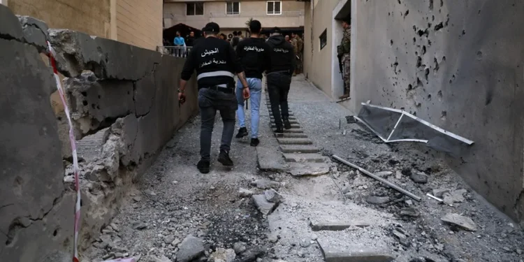 Nueve muertos y 46 heridos en Líbano por bombardeos de Israel, que ordena desplazamientos
