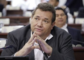 Ricardo Elencoff presenta un proyecto para derogar un artículo de la ley de portación de armas en el departamento de Colón