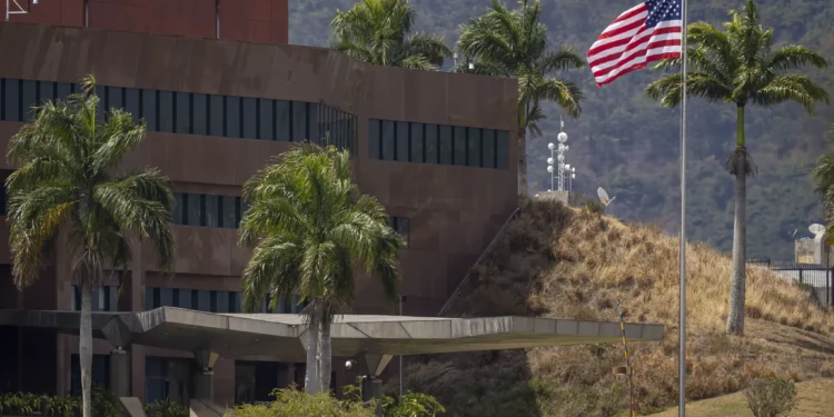 Estados Unidos reanuda oficialmente las operaciones de su Embajada en Venezuela