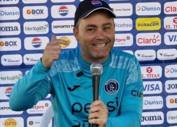 Motagua renovó al entrenador español Javier López