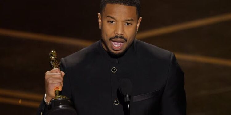 Michael B. Jordan se llevó su primer Oscar como Mejor Actor por su papel de “Pecadores”