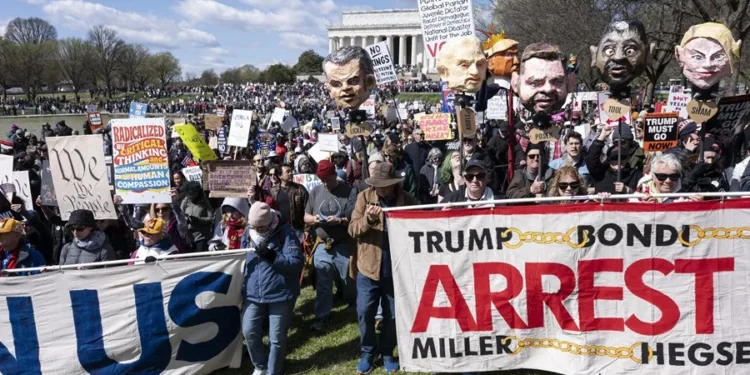 Unas ocho millones de personas en EE.UU. participaron en las marchas anti-Trump ‘No Kings’