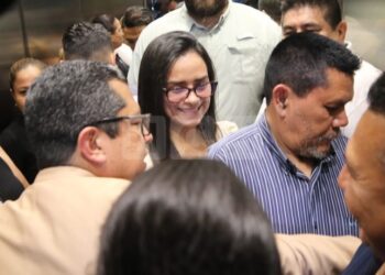 ¡Chequesol! Contenta Isis Cuellar tras dejar el arresto domiciliario para defenderse en libertad