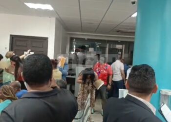 ¡Grosería! Gasean a ciudadanos que reclamaban trámites en Cancillería