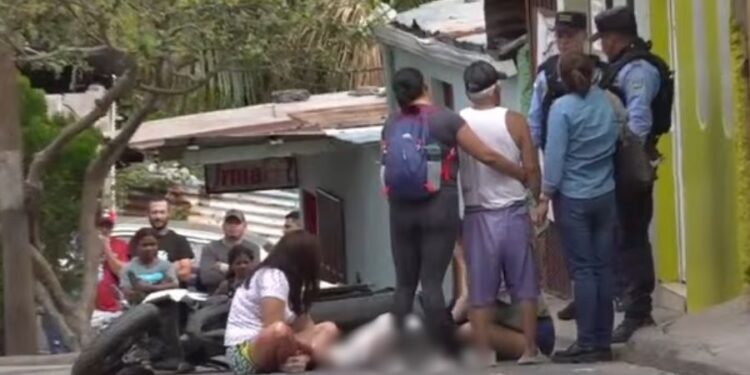 ¡Imparable violencia en Honduras! Criminales ultiman a una pareja de esposos en la capital