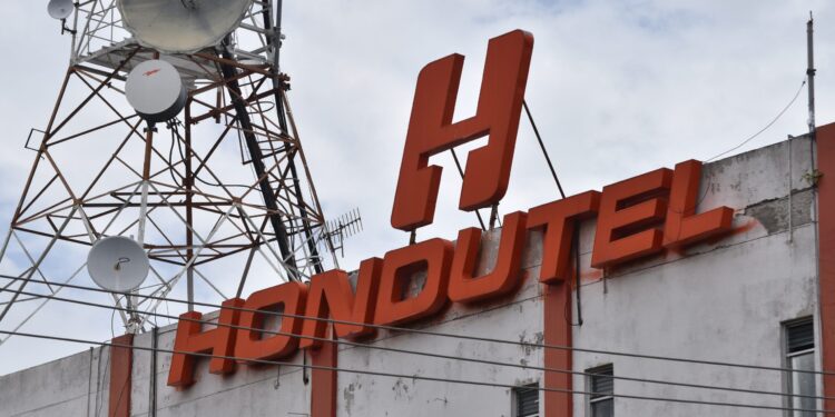 ¡Ineficaz e insostenible! L 2 mil millones en demandas mantienen en iliquidez a la casi extinta Hondutel