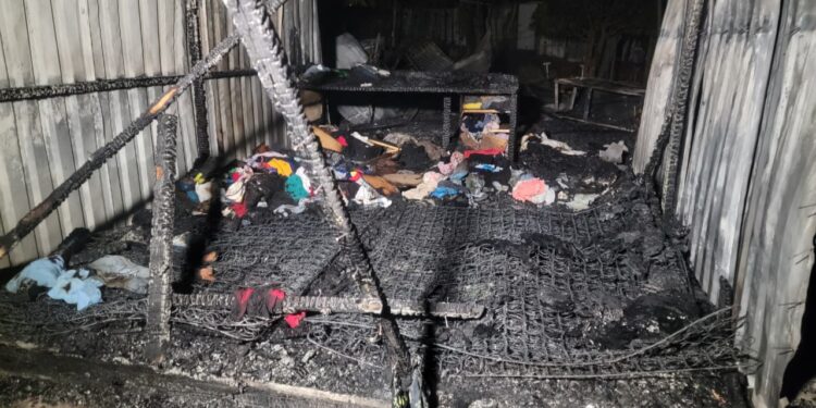 ¡Intentó quemarlos vivos! “Mafufo” incendia su casa con su esposa e hijos adentro | Móvil Emergencia TGU