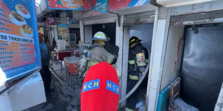 ¡Lamentable! Se incendian comedores en el mercado Los Dolores del Centro de Tegucigalpa