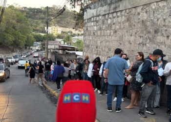 ¡Tras feriadito! “Hasta la pata” de pacientes el laboratorio del IHSS