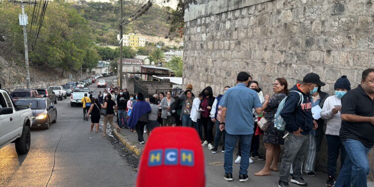 ¡Tras feriadito! “Hasta la pata” de pacientes el laboratorio del IHSS