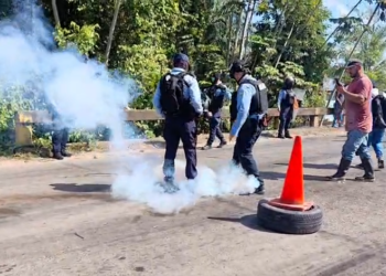 ¡Vuelven las gaseadas! Con gas lacrimógeno, antimotines “desarman” protesta en Bonito Oriental