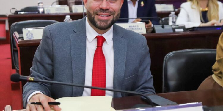 ¡Positivo! Jorge Cálix propone que los maestros jubilados sean incorporados al IHSS