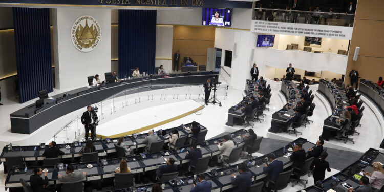 El Congreso de El Salvador cambia la formación del ente Supremo Electoral con una reforma Constitucional